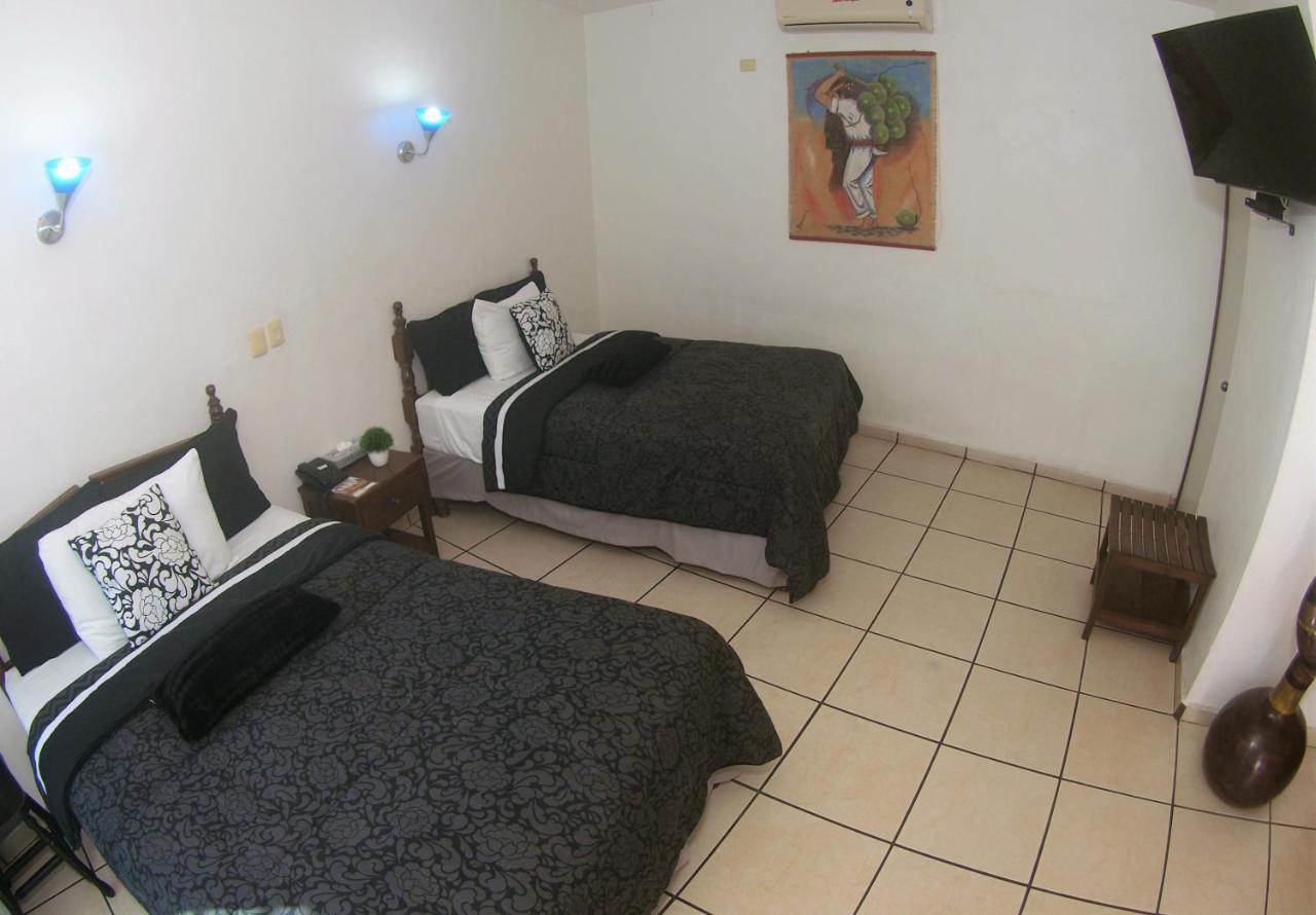 Hotel Hospedajes Del Rey Colima Exterior photo