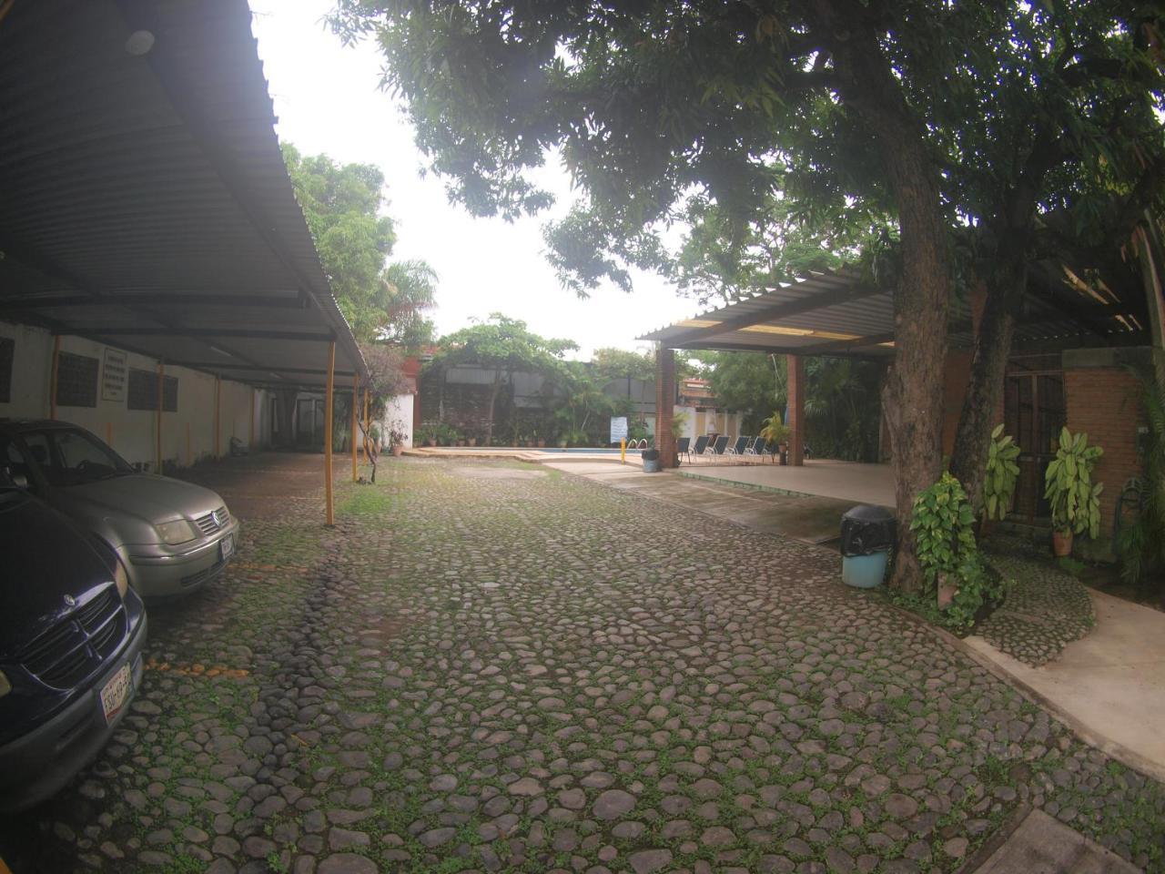 Hotel Hospedajes Del Rey Colima Exterior photo