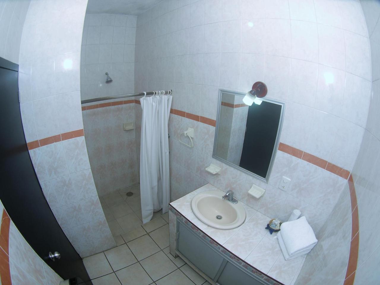 Hotel Hospedajes Del Rey Colima Exterior photo